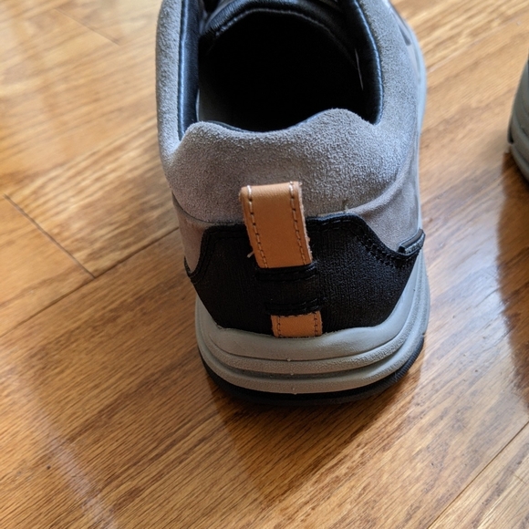 Clarks Unstructured Wavewalk tennis shoes 7 1/2 - Picture 12 of 14